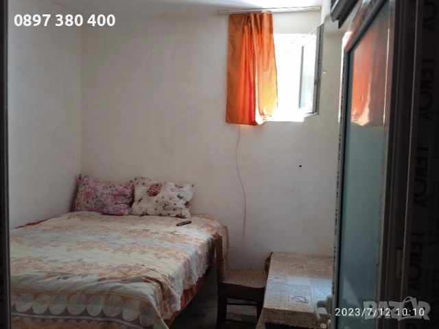 давам стаи под наем за  сам / сама 160 Е за месец , нощувки за двама 30 Е