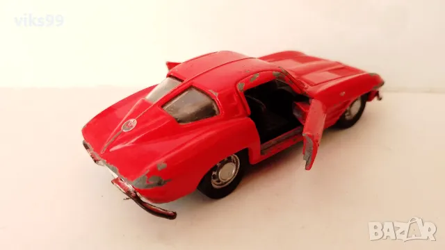 Chevrolet Corvette 1963 Maisto - Мащаб 1:38, снимка 4 - Колекции - 48416269