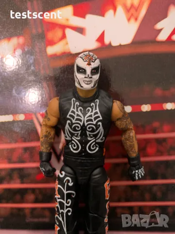 Екшън фигура WWE Rey Mysterio Mattel Elite Day of the Dead Рей Мистерио figure играчка, снимка 9 - Колекции - 48447895