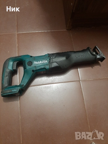 Саблен трион Макита, снимка 3 - Триони и циркуляри - 52641136