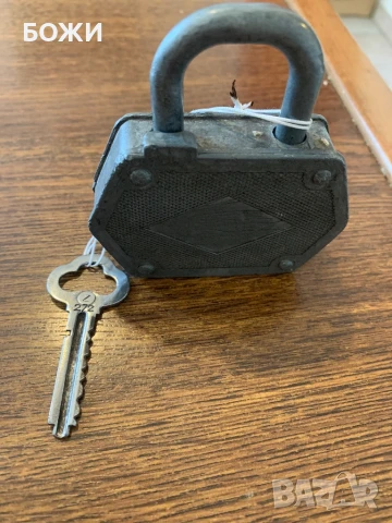 Ретро метален катинар с оригинален ключ, снимка 3 - Антикварни и старинни предмети - 51233838