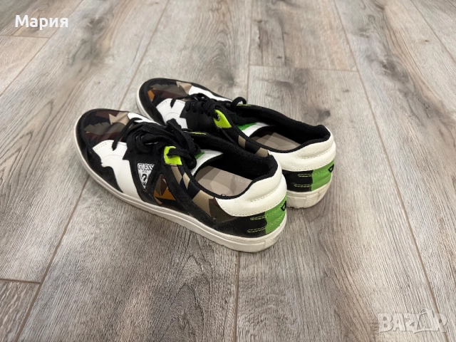 Оригинални кецове Guess размер 42, снимка 3 - Кецове - 52381891