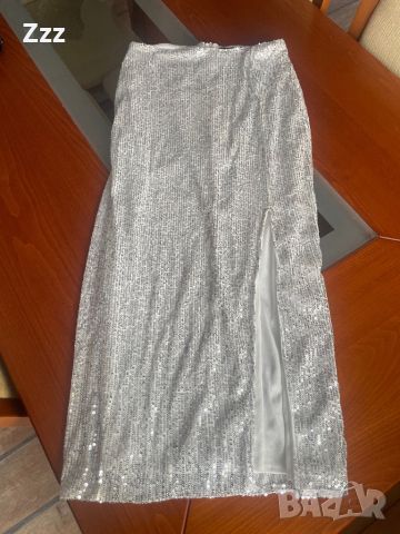 Дамска сребърна пола с пайети, снимка 1 - Поли - 45401986