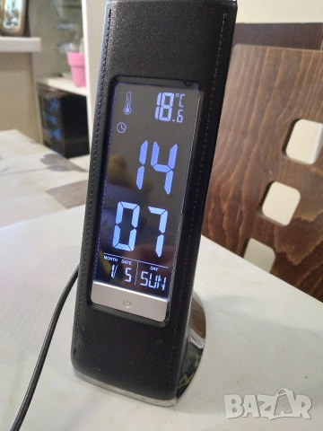 Настолна LED лампа с часовник., снимка 3 - Настолни лампи - 52974045