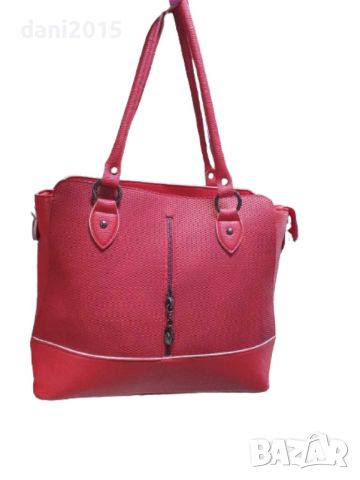 Червена дамска чанта, снимка 1 - Чанти - 45219839
