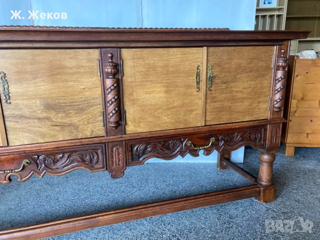 Масивен дървен контрабюфет с дърворезба, снимка 2 - Скринове - 53643354