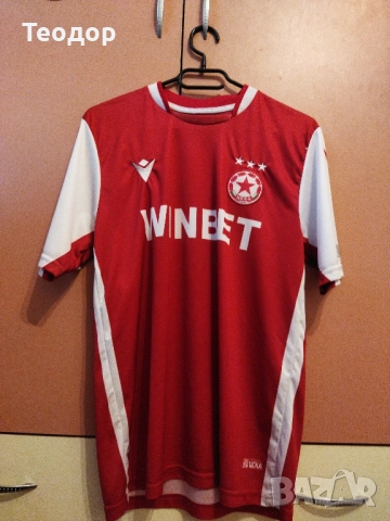 Продавам футболна тениска на ЦСКА от сезон 24-25.