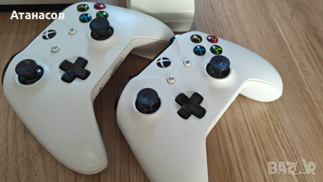 Конзола Xbox One S 500GB, 2 джойстика, 2 игри, снимка 2 - Xbox конзоли - 52957442