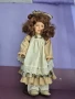 Продавам порцеланова кукла, снимка 1