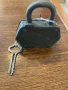 Ретро метален катинар с оригинален ключ, снимка 3