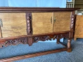Масивен дървен контрабюфет с дърворезба, снимка 2