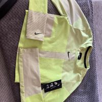 Nike горнище crop top неоново зелено, снимка 4 - Спортни екипи - 45243555