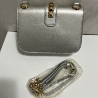 Малка чанта, снимка 2 - Чанти - 45652377