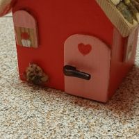 Цветна дървена къщичка , снимка 3 - Сувенири от дърво - 45435961