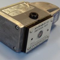 Хидравличен разпределител Sperry Vickers DG4S4-012A-52-JA-LA directional valve 100V, снимка 8 - Резервни части за машини - 45239600