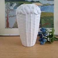 Елегантна порцеланова винтидж ваза, Португалия, снимка 2 - Антикварни и старинни предмети - 45698969