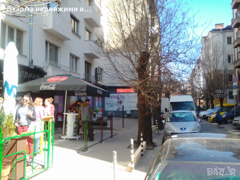 Продавам 2-стаен обзаведен апартамент в топ център, снимка 1