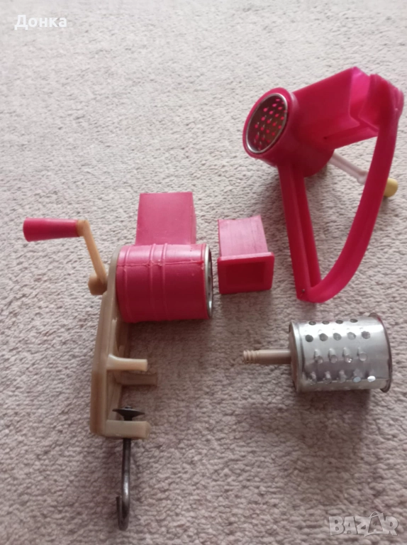 Два броя ръчна мелачка за орехи- нови, снимка 1