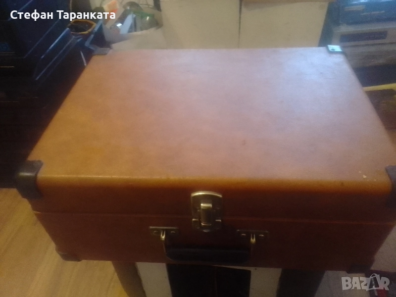 Грамофон със усилвател и вградени говорители във куфар., снимка 1
