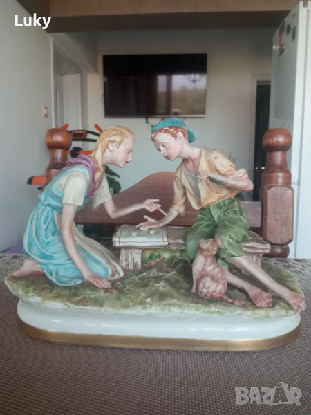 Стилно и красиво произведение на изкуството-Порцелан., снимка 1