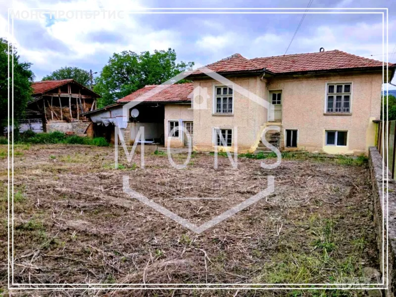 Двуетажна къща в с. Бериево, гр. Севлиево, снимка 1