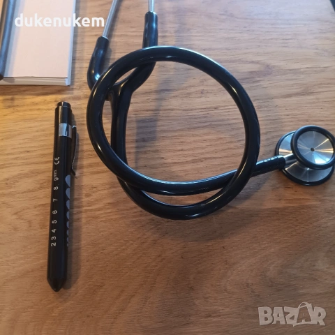 Медицински комплект със стетоскоп, с калъф, фенерче, химикал, бележник и часовник, снимка 9 - Уреди за диагностика - 53071214