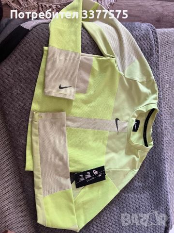 Nike горнище crop top неоново зелено, снимка 4 - Спортни екипи - 45243555