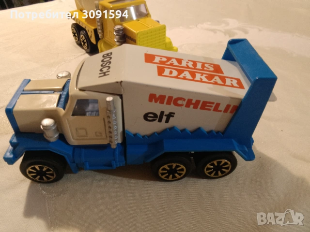 играчка камион, рекламираща ралито Paris Dakar, с лога на MICHELIN, elf и BOSCH.  произведено в Бълг