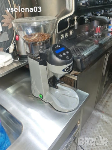 Професионална италианска кафемелачка Cunil