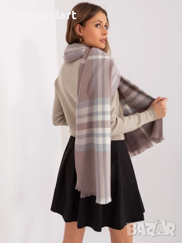 Шал Burberry в бледо розов/лилав/сив