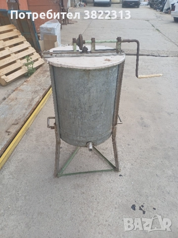 Центрофуга за мед