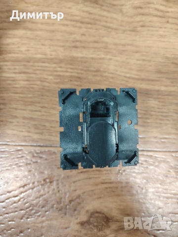 Розетка Legrand RJ45 UTP, снимка 4 - Други машини и части - 54213831