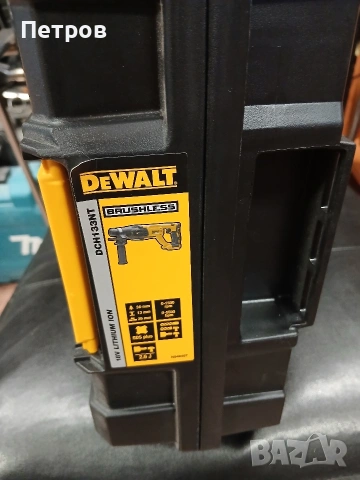 Акумулаторен перфоратор DEWALT DCH133NT, снимка 5 - Други инструменти - 53428050