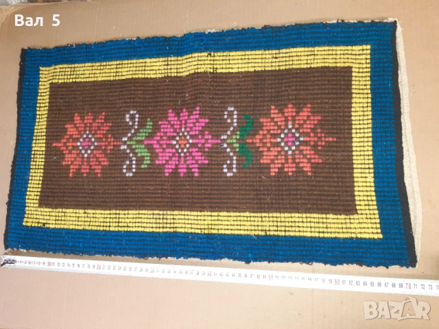 Автентични тъкани вълнени калъфки . Носия