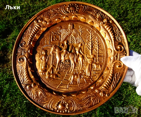 Медно пано,чиния с релефна ловна картина,ездачи,кучета. , снимка 4 - Антикварни и старинни предмети - 52158962