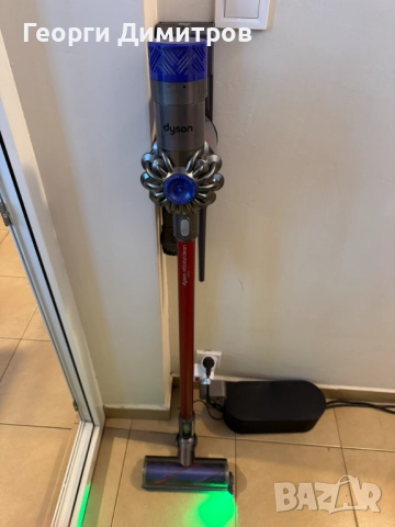 Dyson V6 Безкабелна прахосмукачка - пълен комплект + Laser