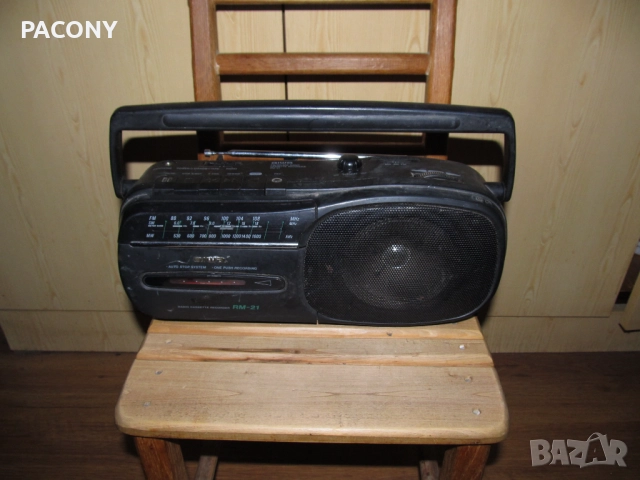 малък радио касетофон AIWA