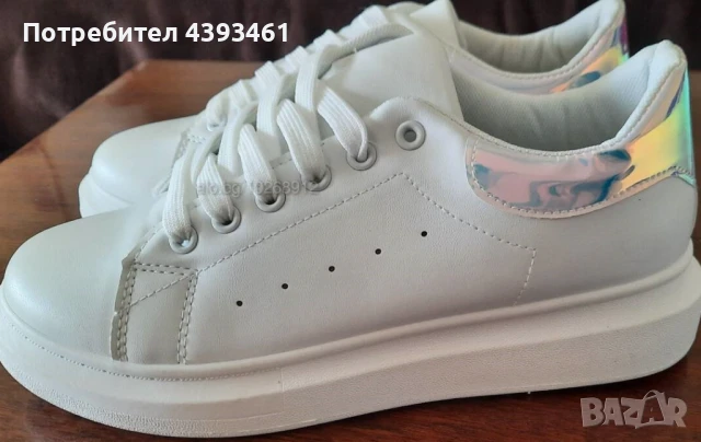 Дамски бели кецове