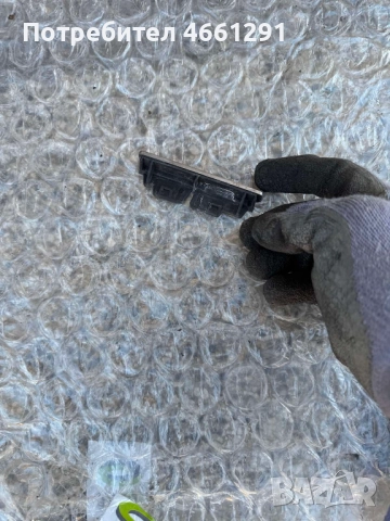 Малка емблемка quattro централната решетка на Ауди Audi A7 само за 20лв. 4G8853755b, снимка 2 - Части - 52556446