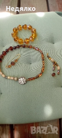 Стара гривна от кехлибар,колие,игла,автентични