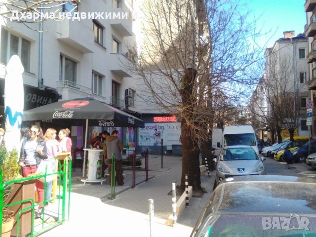 Продавам 2-стаен обзаведен апартамент в топ център