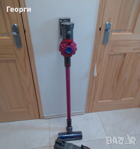 Продавам Dyson V7 безжична прахосмукачка в отлично състояние, снимка 1 - Прахосмукачки - 45255579