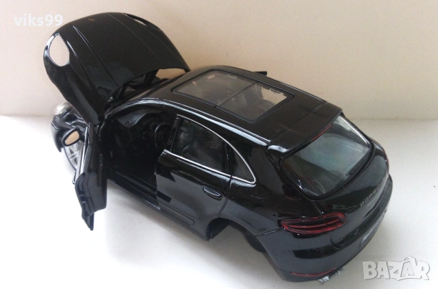 Метална количка Bburago Porsche Macan Мащаб 1:24, снимка 3 - Колекции - 54039909