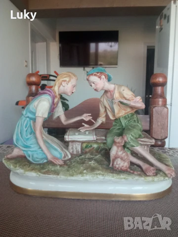 Стилно и красиво произведение на изкуството-Порцелан.