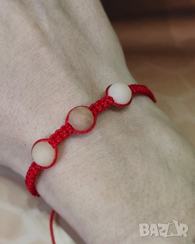 Ръчно изработена макраме гривна „Розова аура“, снимка 3 - Гривни - 53728675