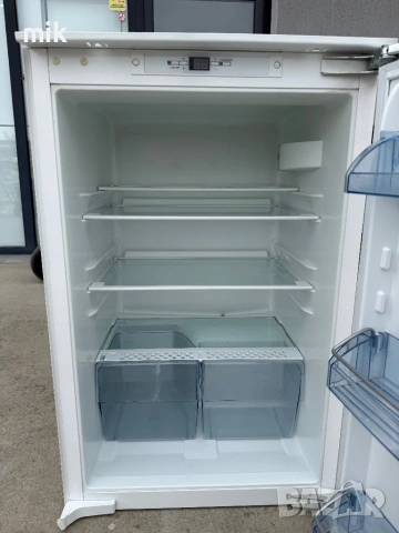 Малък хладилник AEG  за вграждане , снимка 2 - Хладилници - 54147756