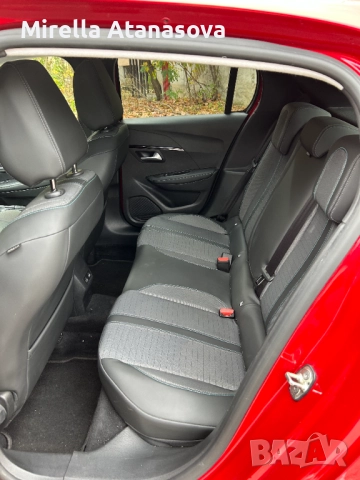 Peugeot 208 Allure 1. 2 PureTech 130 EAT8 2020 г., снимка 11 - Автомобили и джипове - 52231986