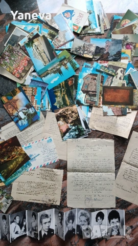 Стари картички от различни туристически дестинации, видни личности, с детски сюжет и писма. 