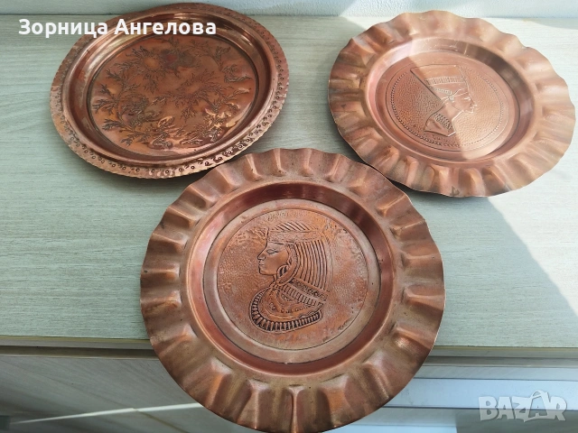Стари медни чинии с диаметър 20 см.. Не са почиствани. Общо тегло 567 