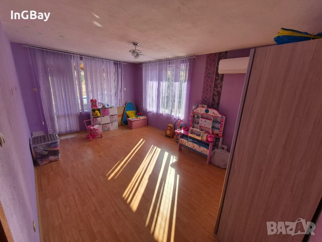 Продавам 1/2 къща (многостаен/4-стаен етаж 160кв., 1 ет. + 1/2 таванско помещение 30кв.), снимка 7 - Етаж от къща - 52268493